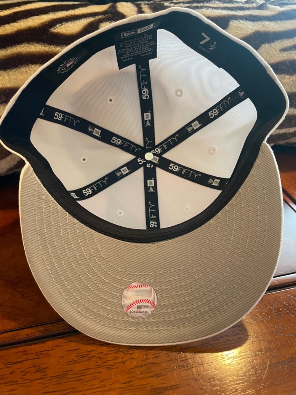 New Era White 59FIFTY Fitted Hat - Picture 2 of 4